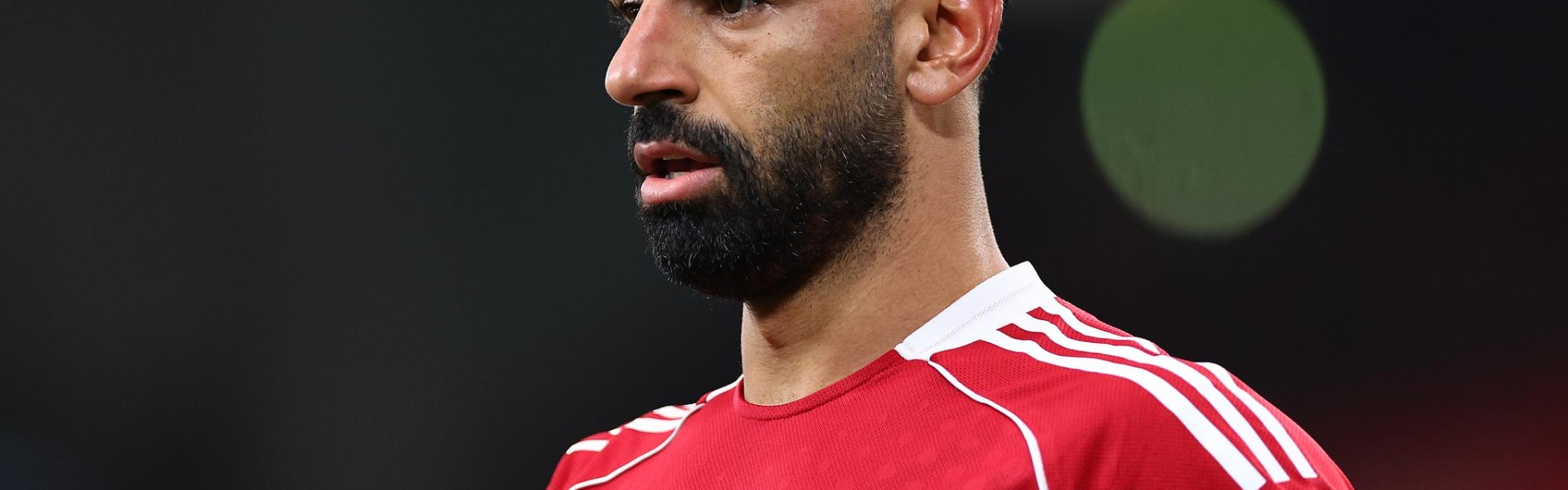 沙特欲加大力度引进萨拉赫，关键球员离队为利物浦球星打开大门