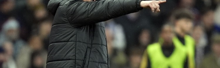 db真人官网-内维尔：考虑到埃梅里在阿森纳的执教经历，曼联不会选他